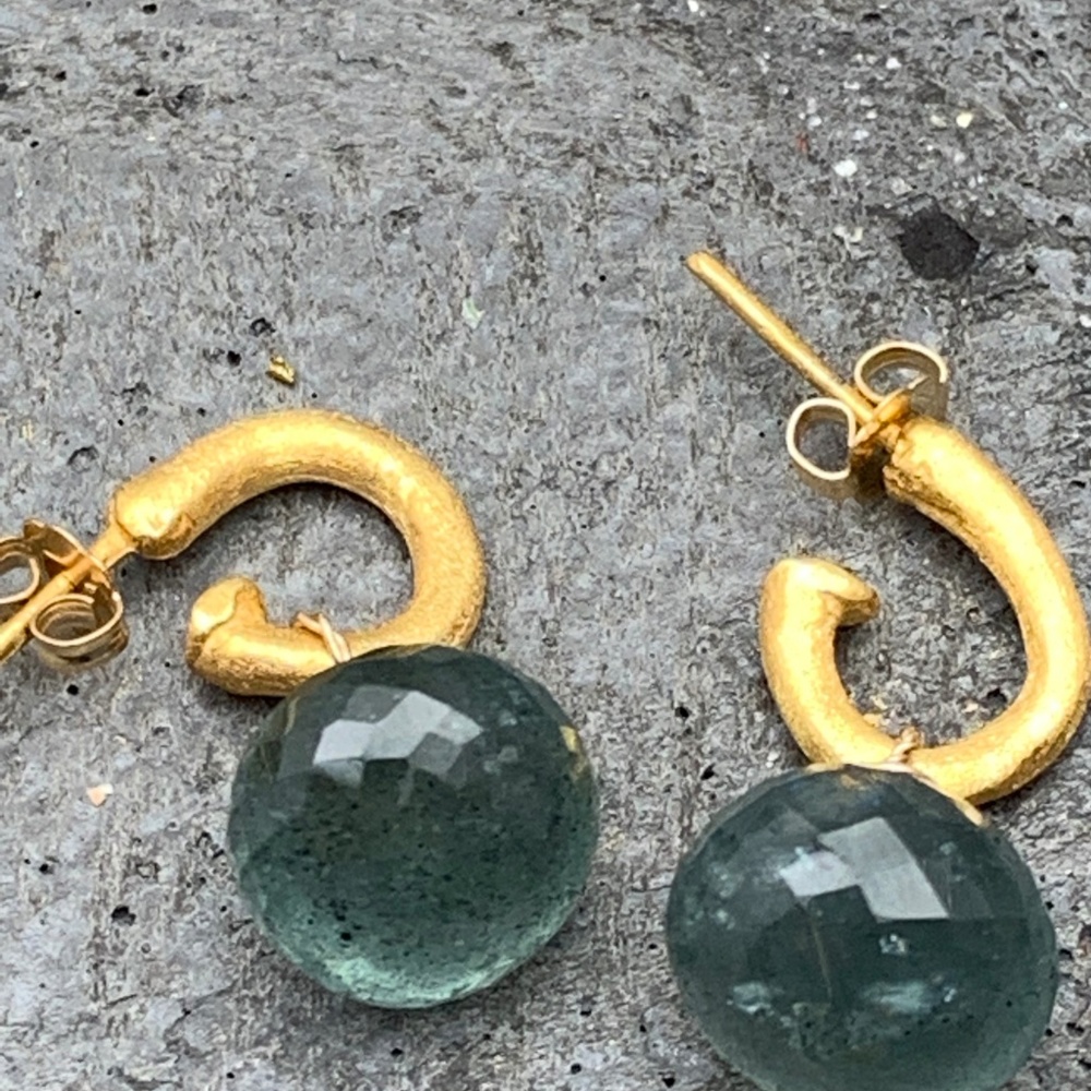 Moss Aquamarine handmade gold earrings - Picture 5 of 5